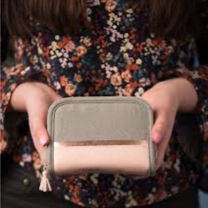 DOTERRA Gray and Pink Wallet Oils Organizer